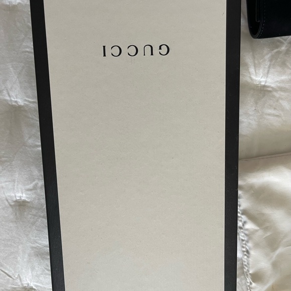 Gucci Marmount Suede Clutch- perfect for winter and holidays! - Picture 5 of 5